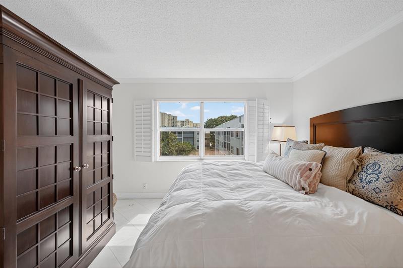 Image 36 of 61 For 1541 Ocean Blvd  406