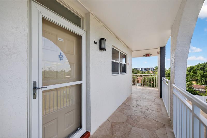 Image 9 of 61 For 1541 Ocean Blvd  406