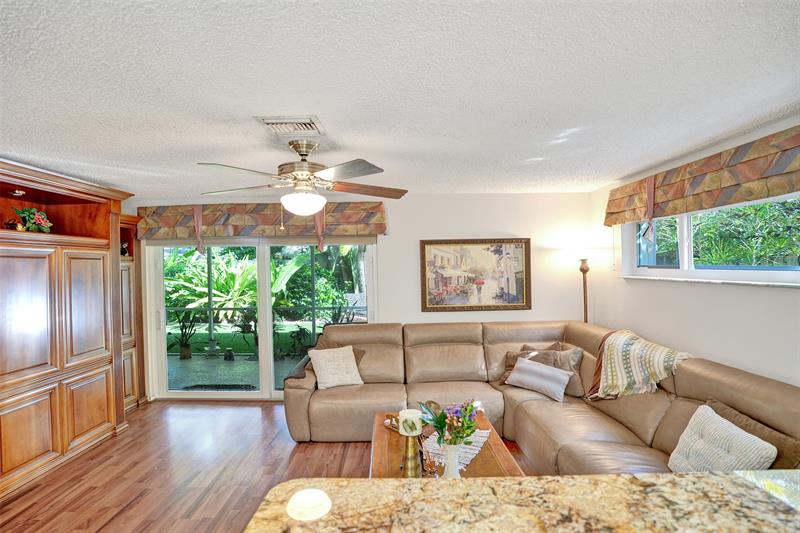 Image 17 of 61 For 11149 Helena Dr