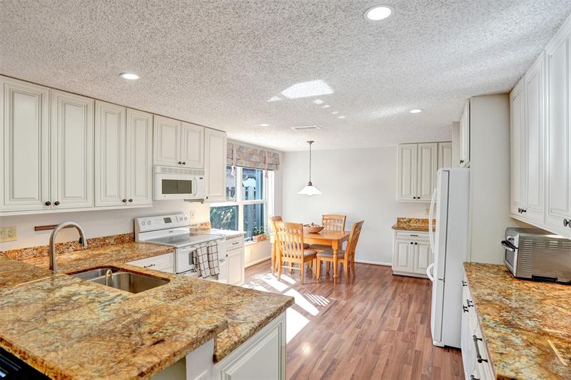 Image 19 of 61 For 11149 Helena Dr