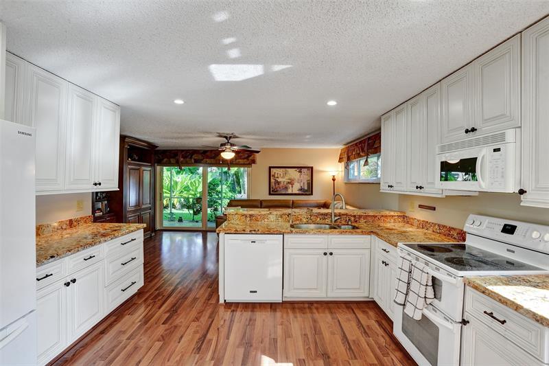 Image 23 of 61 For 11149 Helena Dr