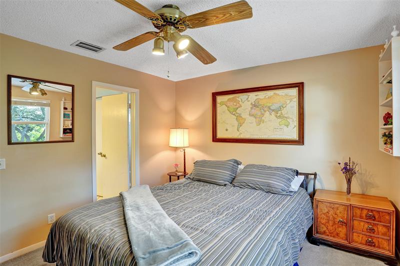 Image 40 of 61 For 11149 Helena Dr