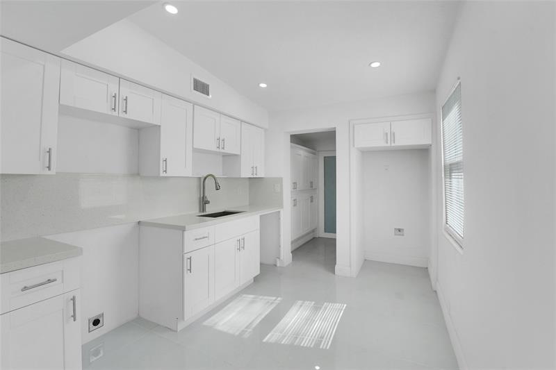 Image 19 of 52 For 2396 Service Road