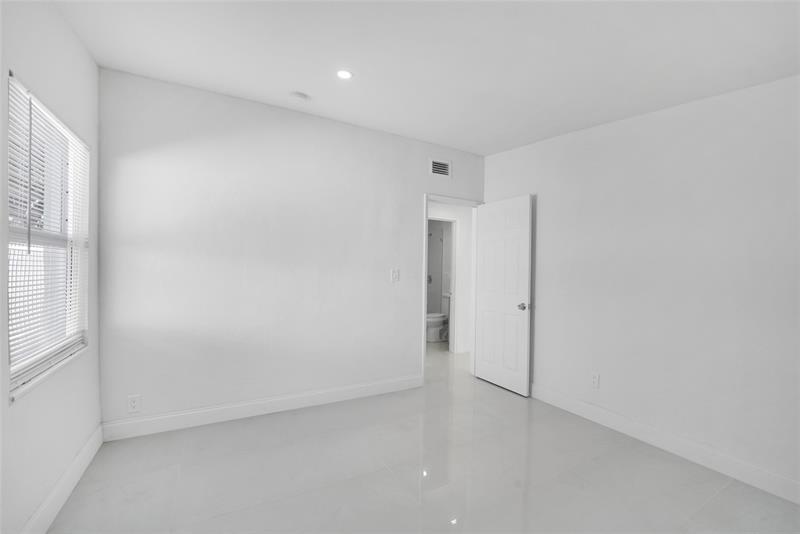 Image 33 of 52 For 2396 Service Road