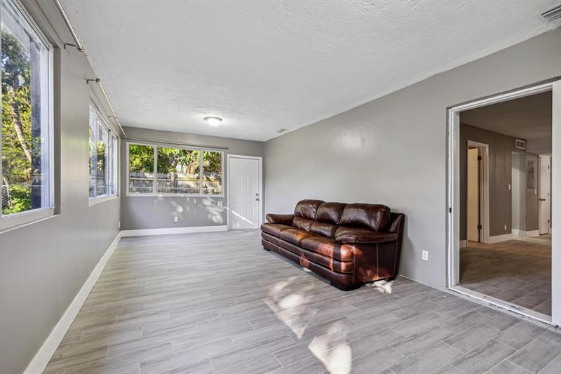 Image 15 of 17 For 586 46th Ave