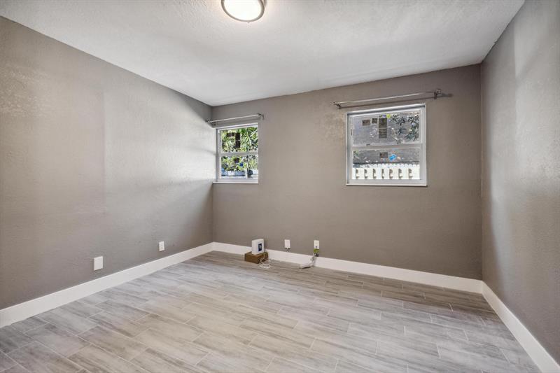 Image 16 of 17 For 586 46th Ave
