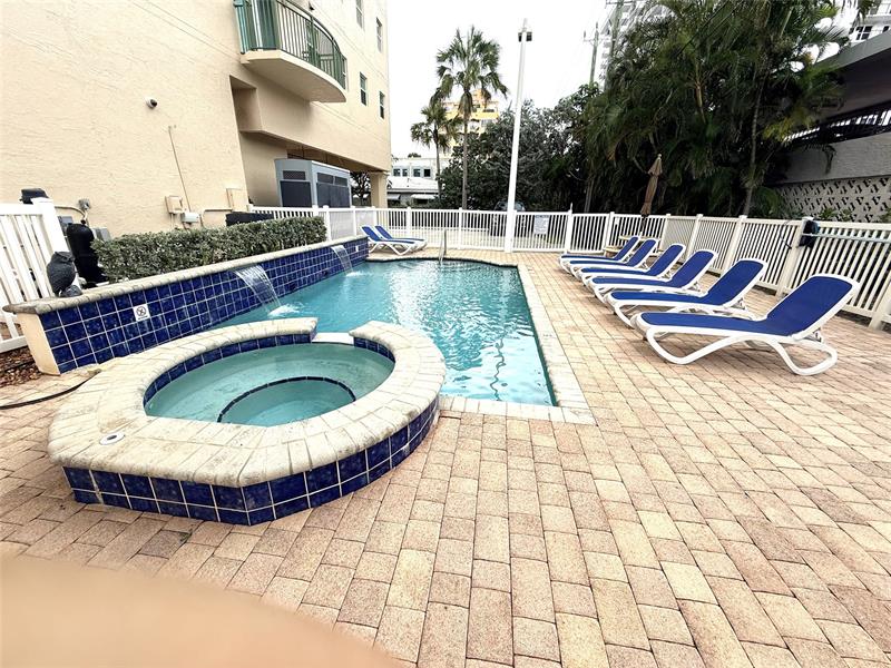 Image 10 of 27 For 3210 5th St  701