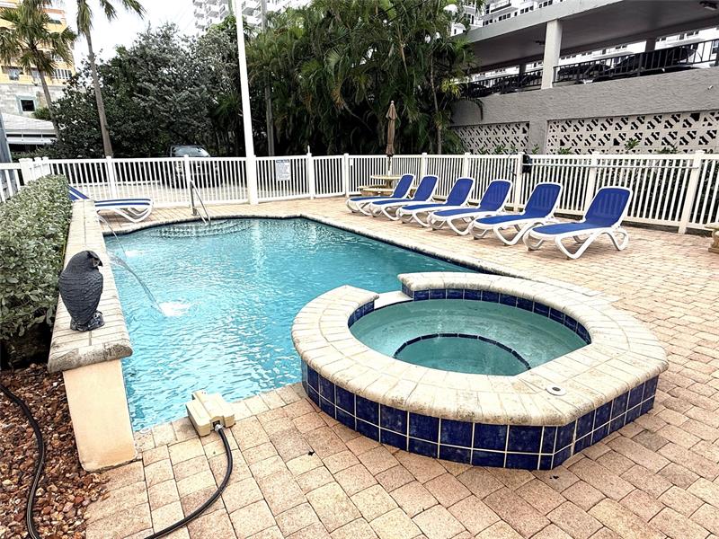 Image 3 of 27 For 3210 5th St  701