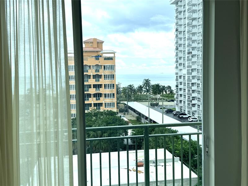 Image 5 of 27 For 3210 5th St  701