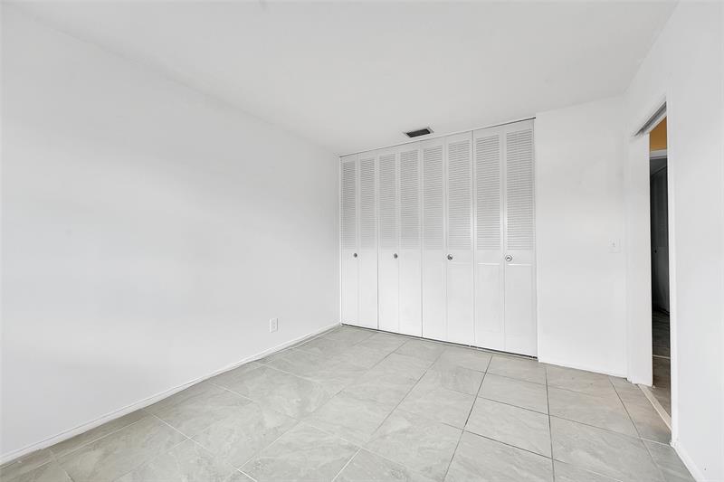 Image 14 of 25 For 2769 Ashley Dr West  Unit F