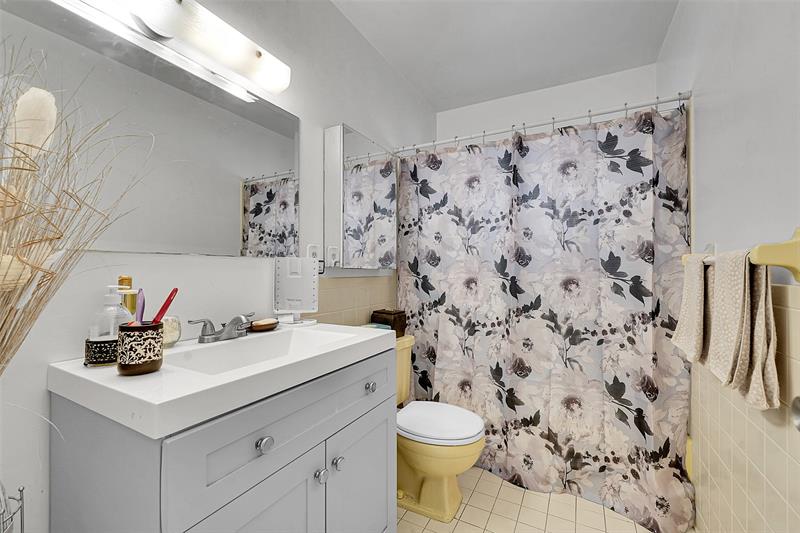 Image 15 of 25 For 2769 Ashley Dr West  Unit F