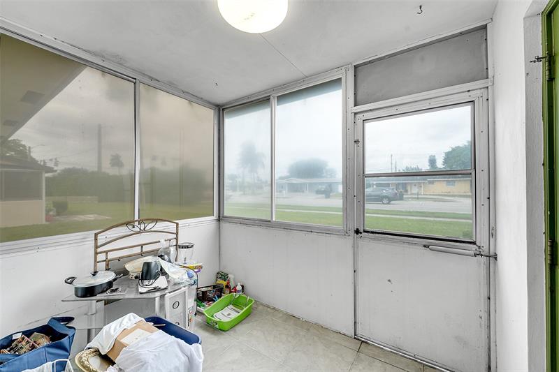 Image 16 of 25 For 2769 Ashley Dr West  Unit F