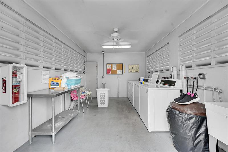 Image 20 of 25 For 2769 Ashley Dr West  Unit F