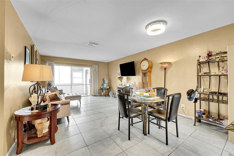 Image 4 of 25 For 2769 Ashley Dr West  Unit F