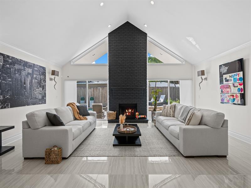 Image 6 of 46 For 2415 Riverlane Ter