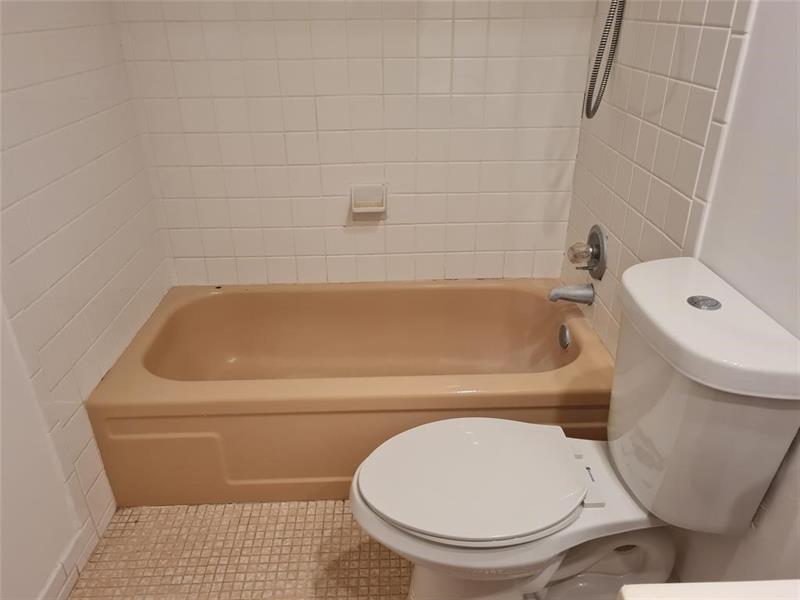 Image 17 of 21 For 300 Golden Isles Dr  104