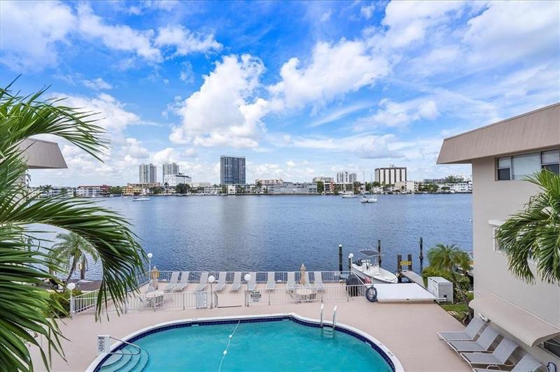 Image 21 of 21 For 300 Golden Isles Dr  104