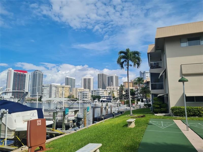 Image 5 of 21 For 300 Golden Isles Dr  104