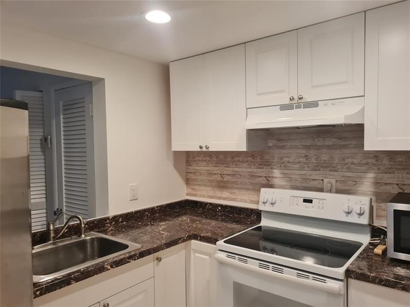 Image 7 of 21 For 300 Golden Isles Dr  104