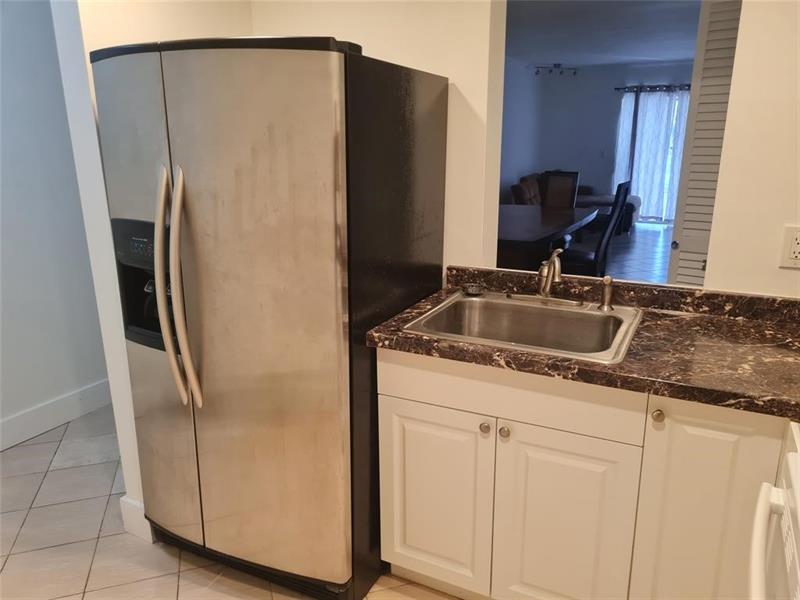 Image 9 of 21 For 300 Golden Isles Dr  104