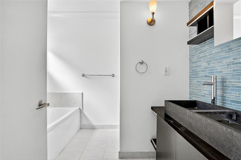 Image 20 of 73 For 822 19th Ave  822