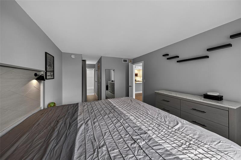 Image 23 of 35 For 1800 Andrews Ave  6h