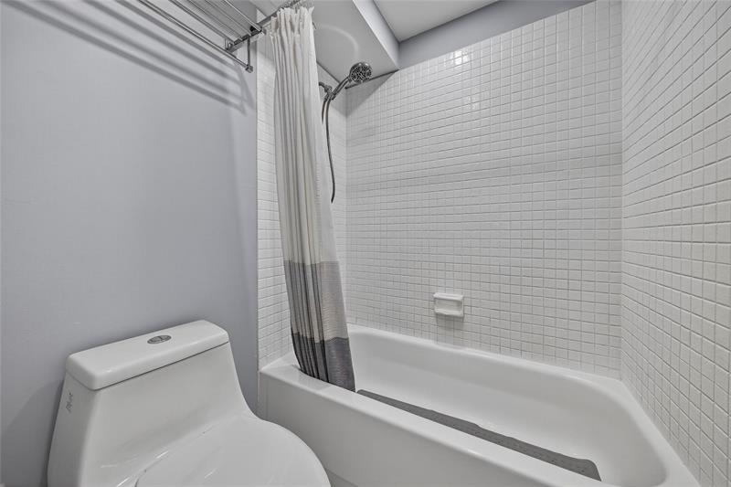 Image 26 of 35 For 1800 Andrews Ave  6h