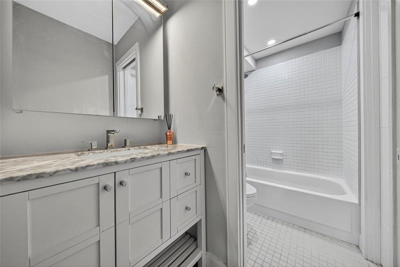 Image 27 of 35 For 1800 Andrews Ave  6h