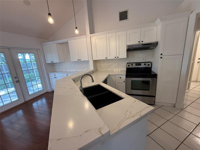 Image 10 of 33 For 2633 Bogota Ave