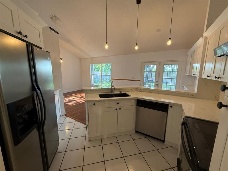 Image 11 of 33 For 2633 Bogota Ave