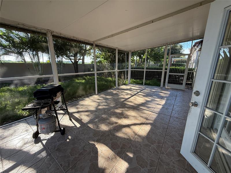 Image 29 of 33 For 2633 Bogota Ave