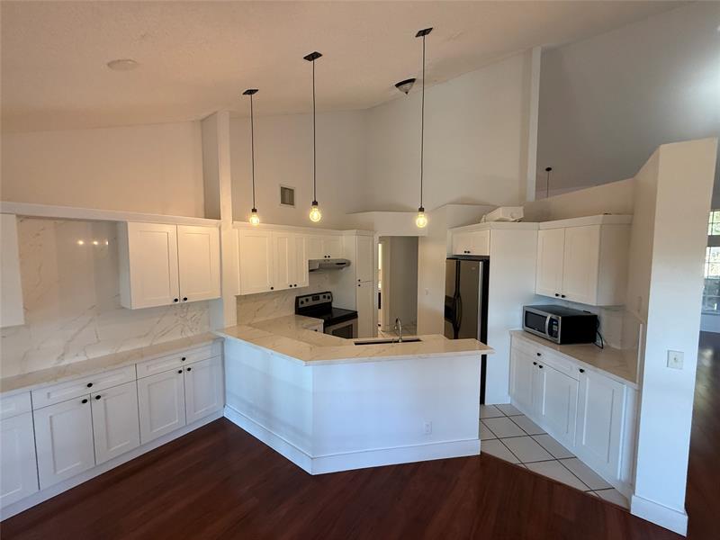 Image 9 of 33 For 2633 Bogota Ave