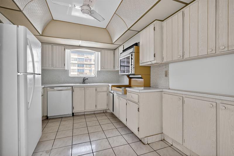 Image 26 of 34 For 2750 183rd St  911