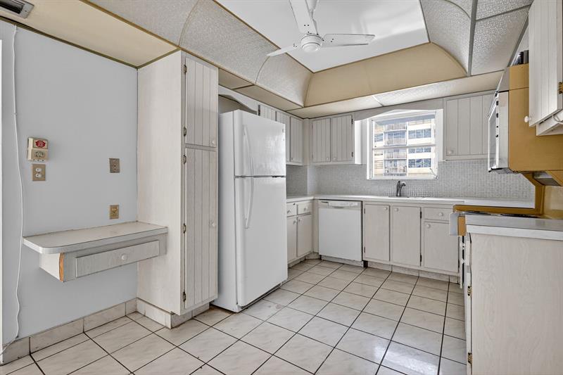 Image 27 of 34 For 2750 183rd St  911