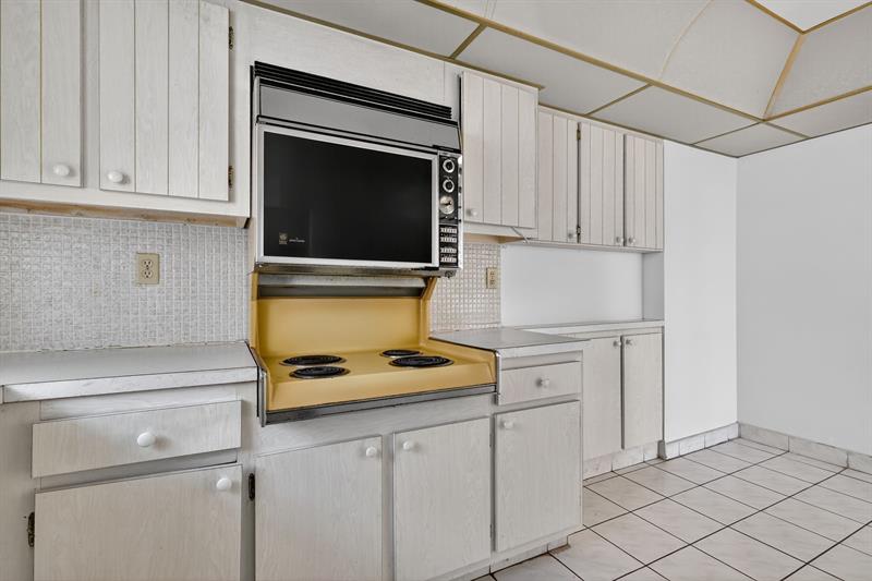 Image 28 of 34 For 2750 183rd St  911