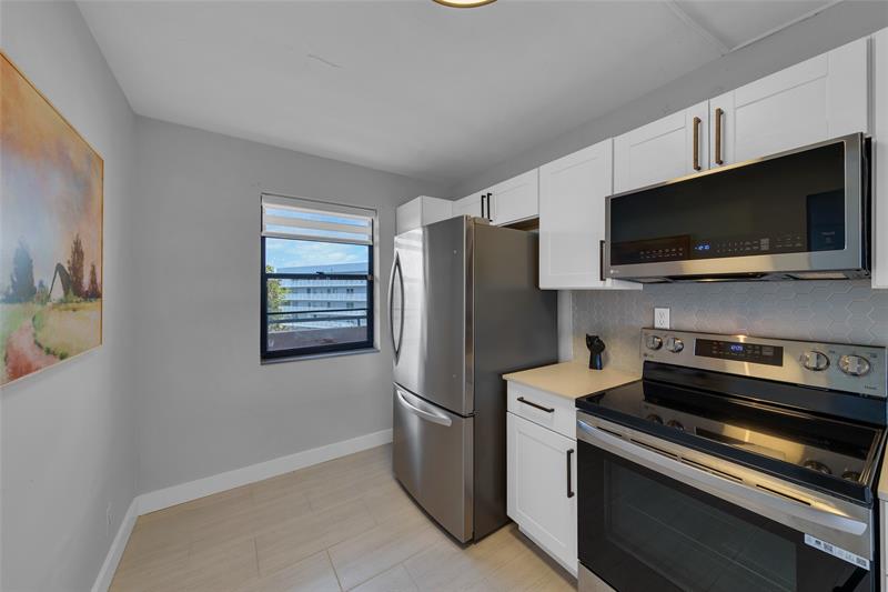 Image 21 of 39 For 1200 80th Ave  406