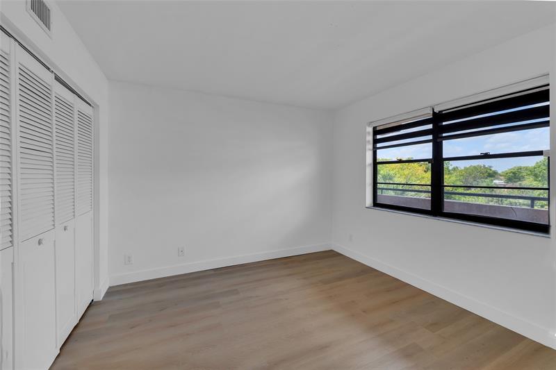 Image 26 of 39 For 1200 80th Ave  406