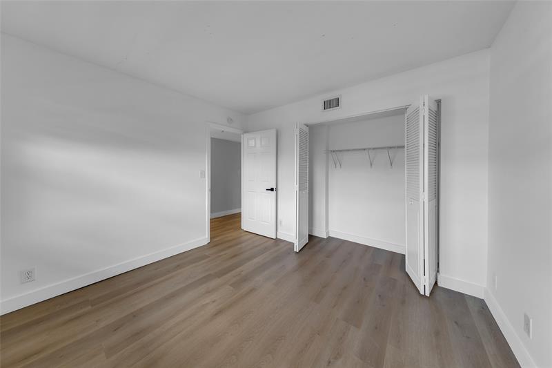 Image 27 of 39 For 1200 80th Ave  406