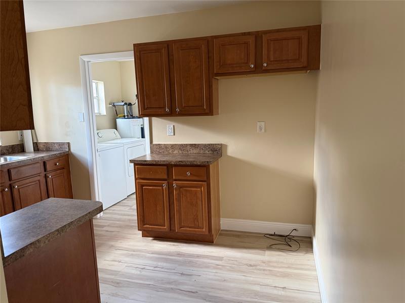 Image 17 of 31 For 602 38th St  