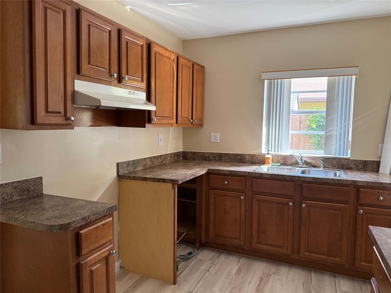 Image 19 of 31 For 602 38th St  