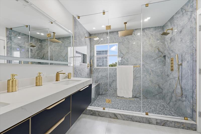 Image 12 of 18 For 4331 Tradewinds Ave  B