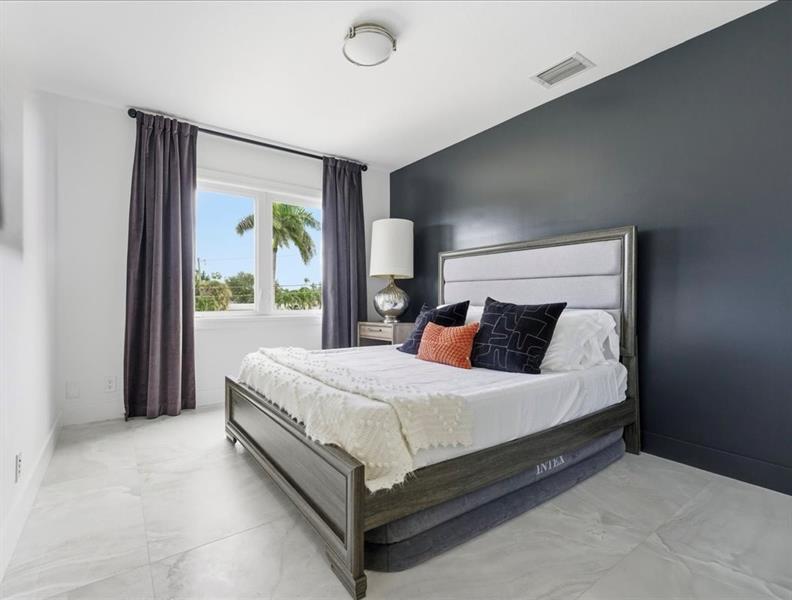 Image 13 of 18 For 4331 Tradewinds Ave  B