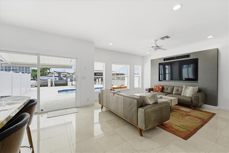 Image 7 of 18 For 4331 Tradewinds Ave  B