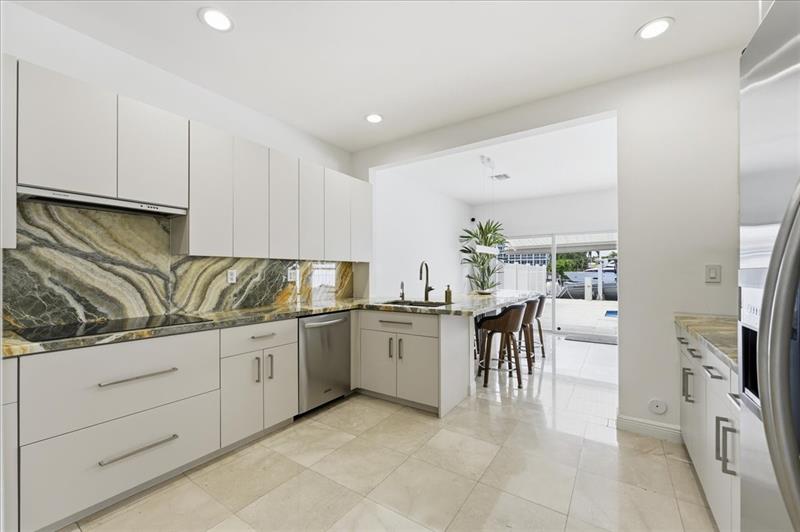 Image 8 of 18 For 4331 Tradewinds Ave  B