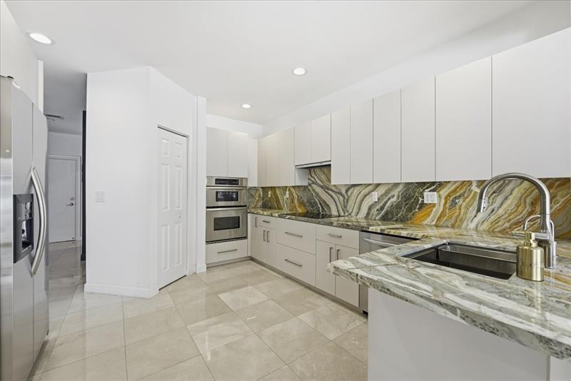 Image 9 of 18 For 4331 Tradewinds Ave  B