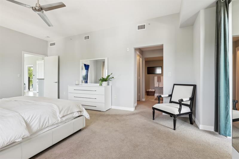 Image 28 of 59 For 2301 Wilton Dr  R303