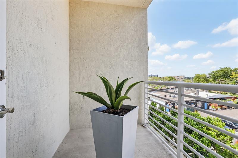 Image 34 of 59 For 2301 Wilton Dr  R303