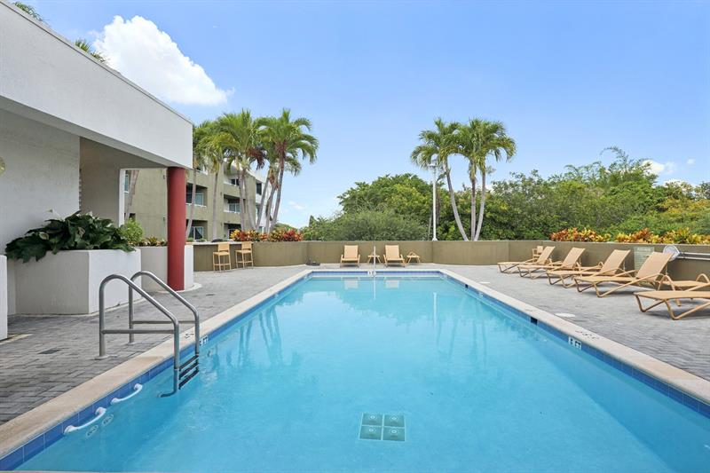 Image 43 of 59 For 2301 Wilton Dr  R303