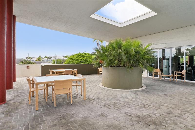 Image 46 of 59 For 2301 Wilton Dr  R303