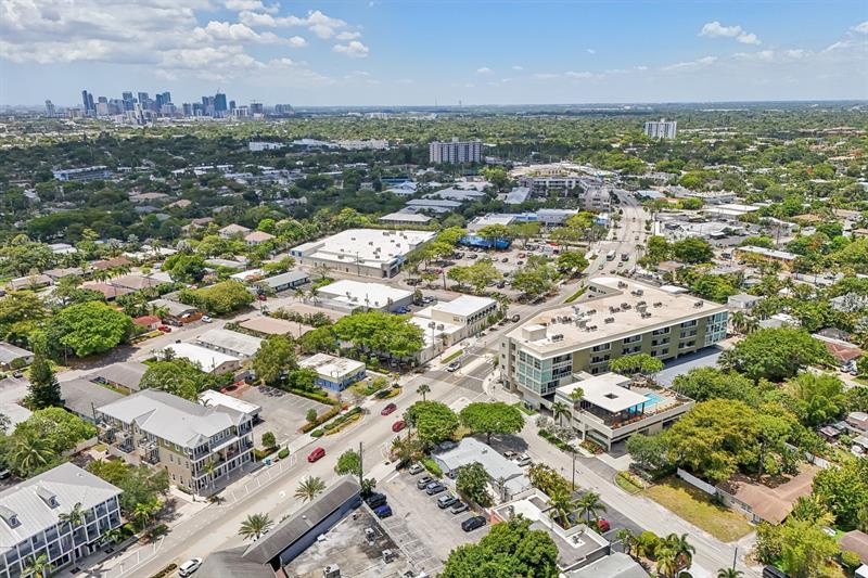 Image 57 of 59 For 2301 Wilton Dr  R303